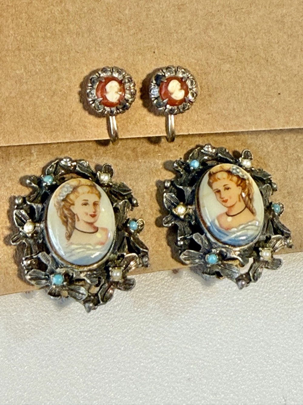 VINTAGE MCM cameo clip earring set estate jewelry painted porcelain‎ Vargas 50s - Picture 3 of 16